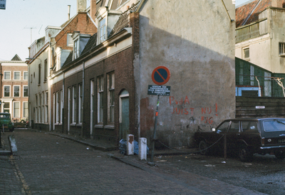 21204 Gezicht op de voorgevels van de panden Pauwstraat 6-lager te Utrecht met op de achtergrond de voorgevel van het ...